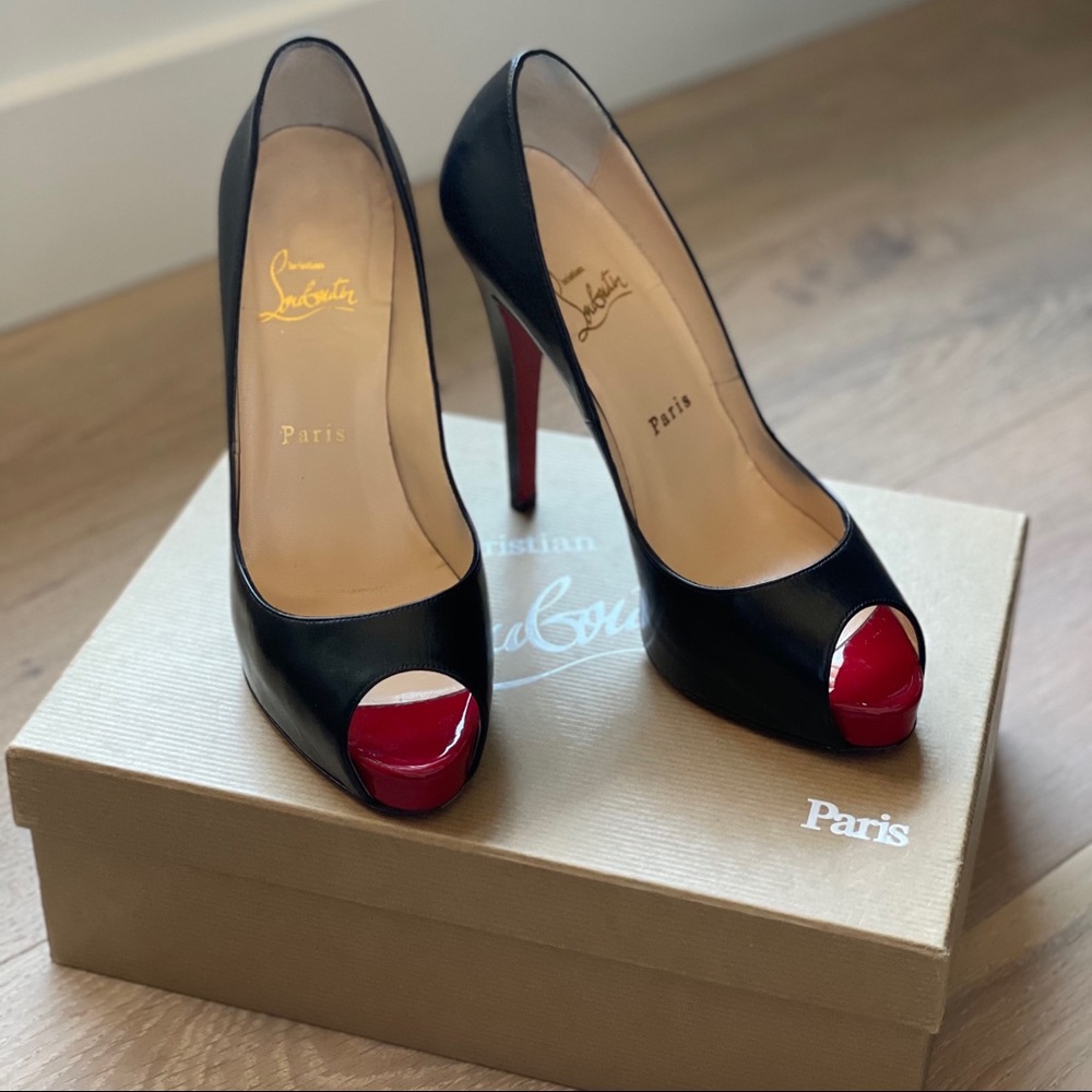 Christian Louboutin // Privé Open Toe Pump